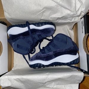 Jordan 11 retro midnight blue 2c